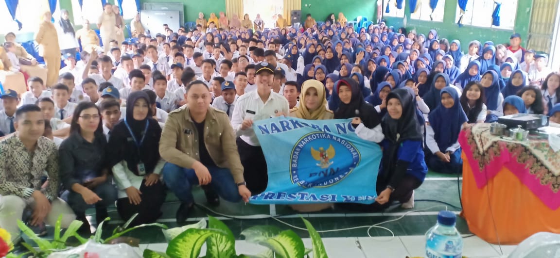 BNNP Sultra bersama SANI Adakan Penyuluhan Bahaya Narkoba di SMPN 9 Kendari BNNP Sultra bersama SANI Adakan Penyuluhan Bahaya Narkoba di SMPN 9 Kendari