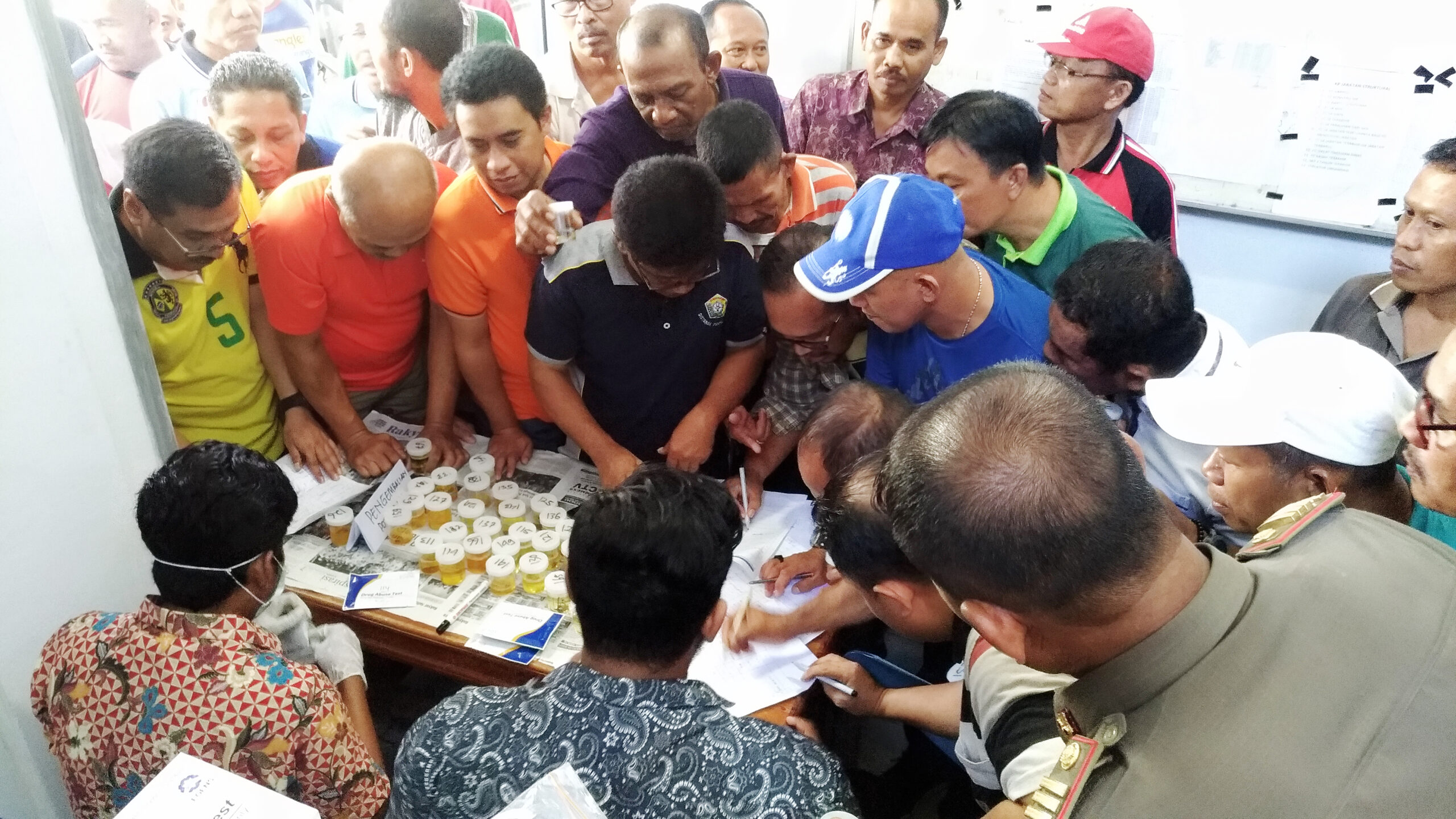 Test Urine Bagi Pejabat Forkopimda dan OPD Pemprov Sultra Test Urine Bagi Pejabat Forkopimda dan OPD Pemprov Sultra