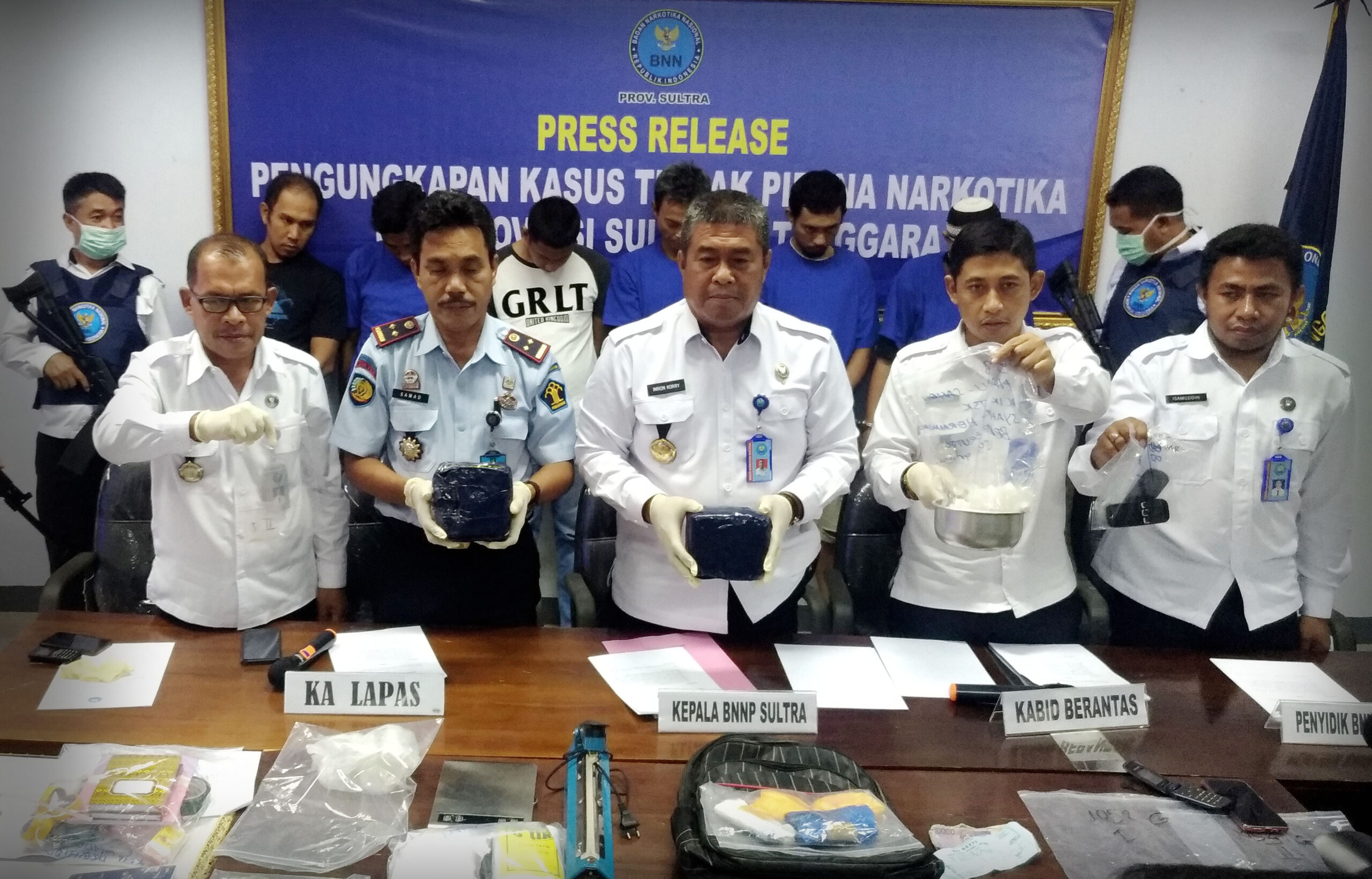BNNP Sultra Amankan 2,5 Kg Sabu dari Jaringan Lapas Klas IIA Kendari BNNP Sultra Amankan 2,5 Kg Sabu dari Jaringan Lapas Klas IIA Kendari