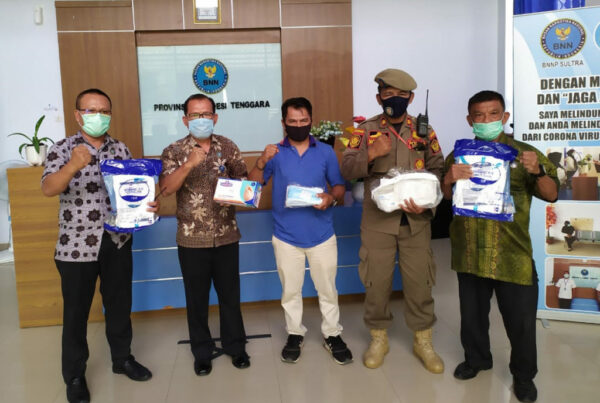 Satgas Covid-19 BNNP Sultra Terima Bantuan APD dari Gubernur Sultra
