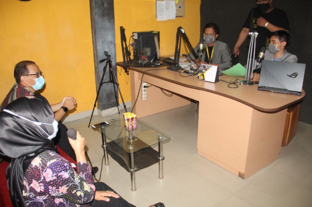 Kepala BNNP Sultra sosialisasikan Pra HANI 2020 Lewat The Radio 101 FM Kendari Kepala BNNP Sultra sosialisasikan Pra HANI 2020 Lewat The Radio 101 FM Kendari