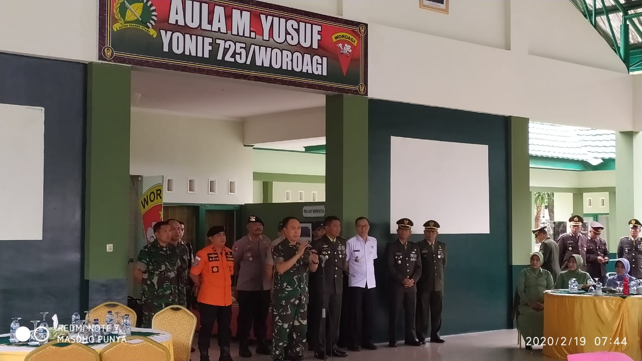 Kepala BNNP Sultra Hadiri Pelepasan Jenazah Prajurit 725/Woroagi Kepala BNNP Sultra Hadiri Pelepasan Jenazah Prajurit 725/Woroagi