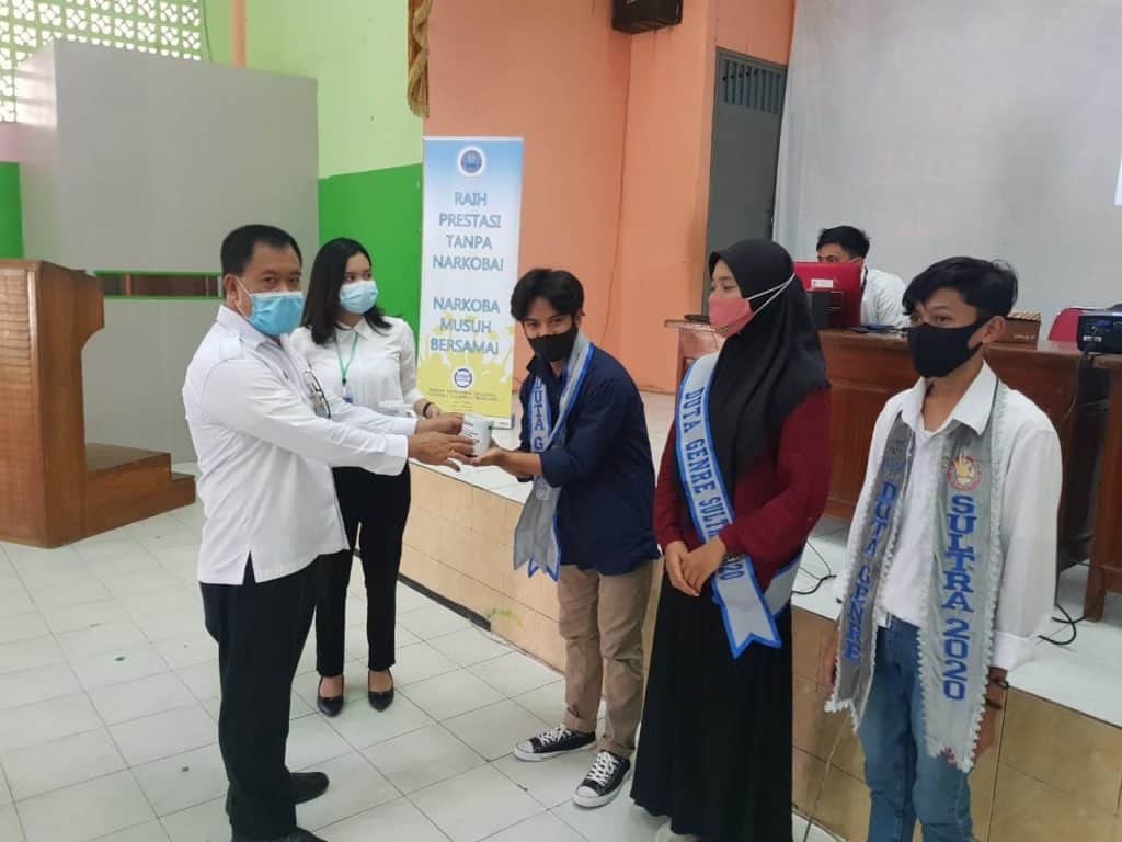 Bidang P2M BNNP Sultra Berikan Sosialisasi Bahaya Narkoba di Lingkungan Sekolah Madrasah Aliyah Negeri 01 Kendari (MAN 01) Bidang P2M BNNP Sultra Berikan Sosialisasi Bahaya Narkoba di Lingkungan Sekolah Madrasah Aliyah Negeri 01 Kendari (MAN 01)