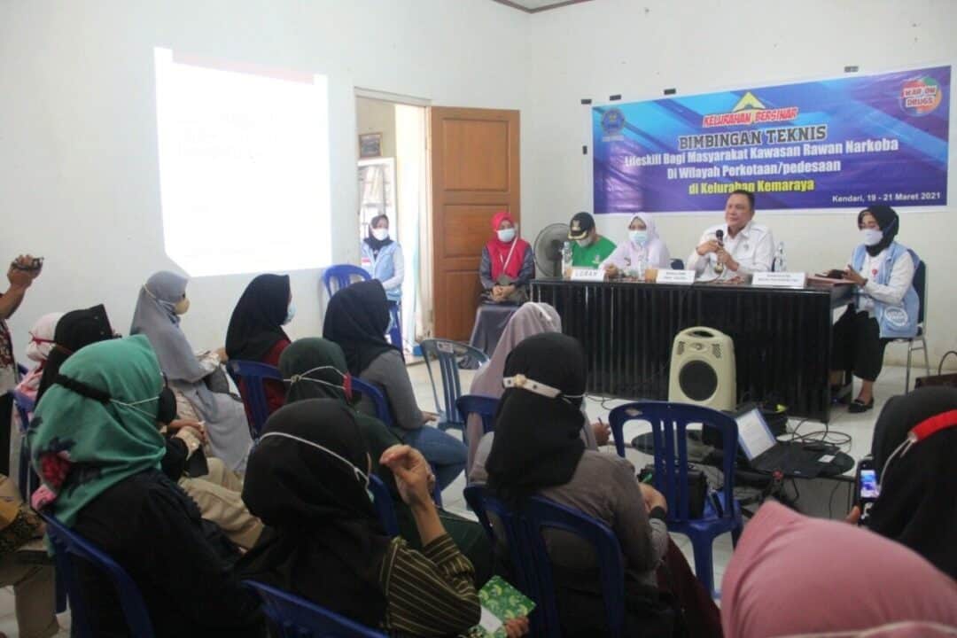 Bimbingan Teknis "Life Skill Bagi Masyarakat Kawasan Rawan Narkoba di Wilayah Perkotaan/Pedesaan" di Kelurahan Kemaraya Kota Kendari