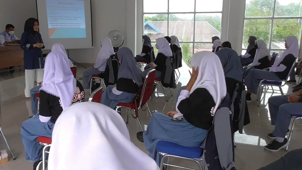 Tangkal Penyalahgunaan Narkoba diKalangan Pelajar, BNNP Sultra Edukasi Pelajar SMKN 3 Kendari Tangkal Penyalahgunaan Narkoba diKalangan Pelajar, BNNP Sultra Edukasi Pelajar SMKN 3 Kendari