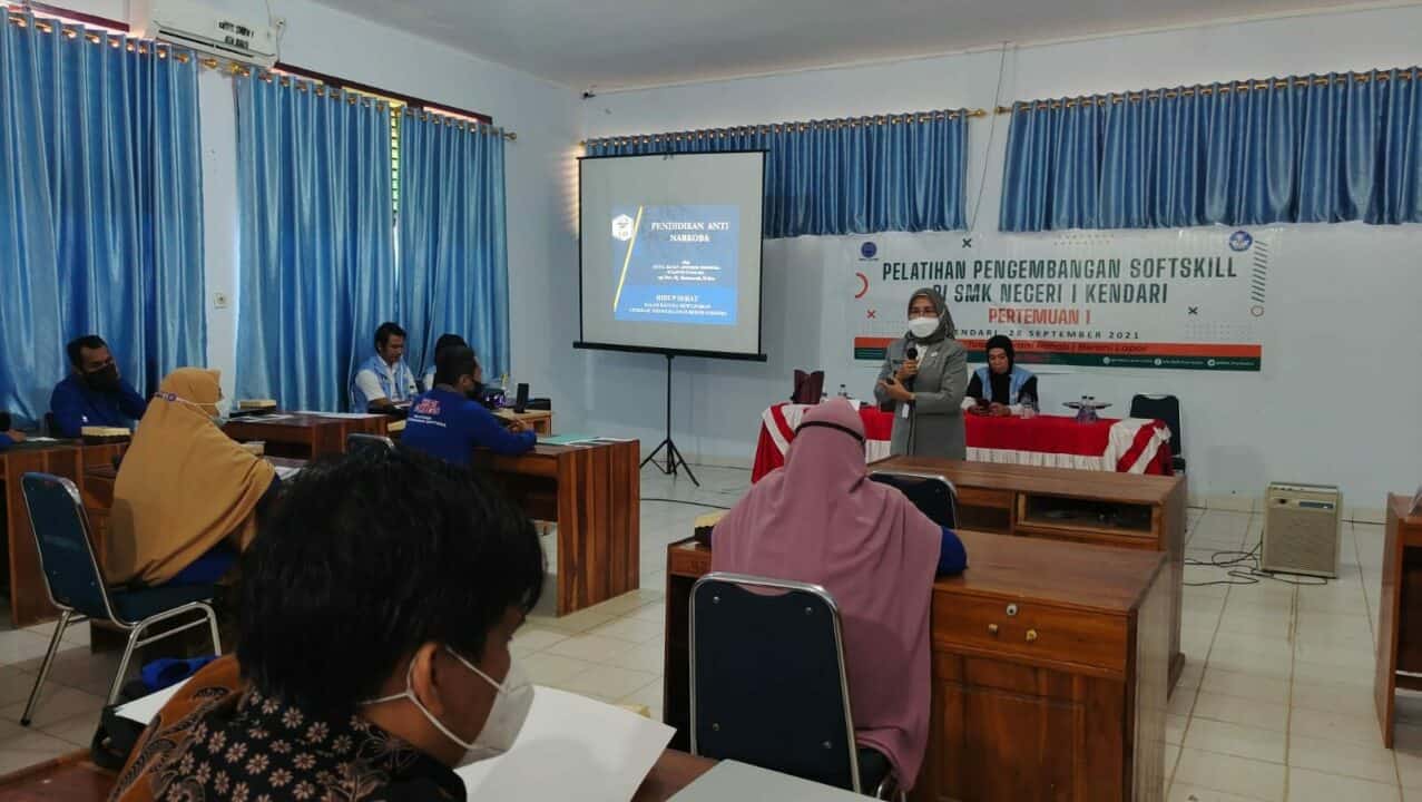 BNNP Sulawesi Tenggara Bentuk Agen Pencegahan Narkoba di SMKN 1 Kendari BNNP Sulawesi Tenggara Bentuk Agen Pencegahan Narkoba di SMKN 1 Kendari