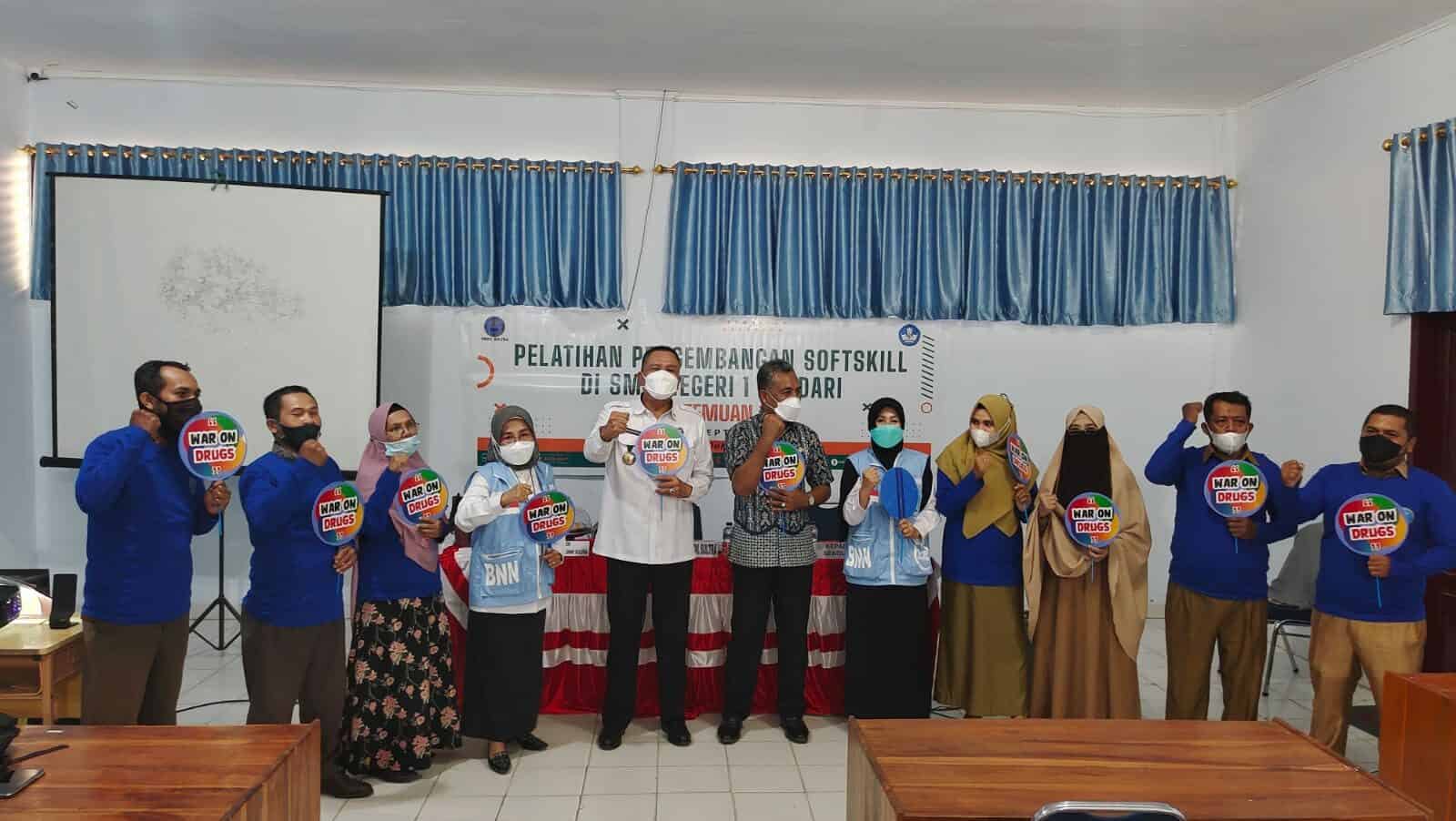 BNNP Sulawesi Tenggara Bentuk Agen Pencegahan Narkoba di SMKN 1 Kendari BNNP Sulawesi Tenggara Bentuk Agen Pencegahan Narkoba di SMKN 1 Kendari