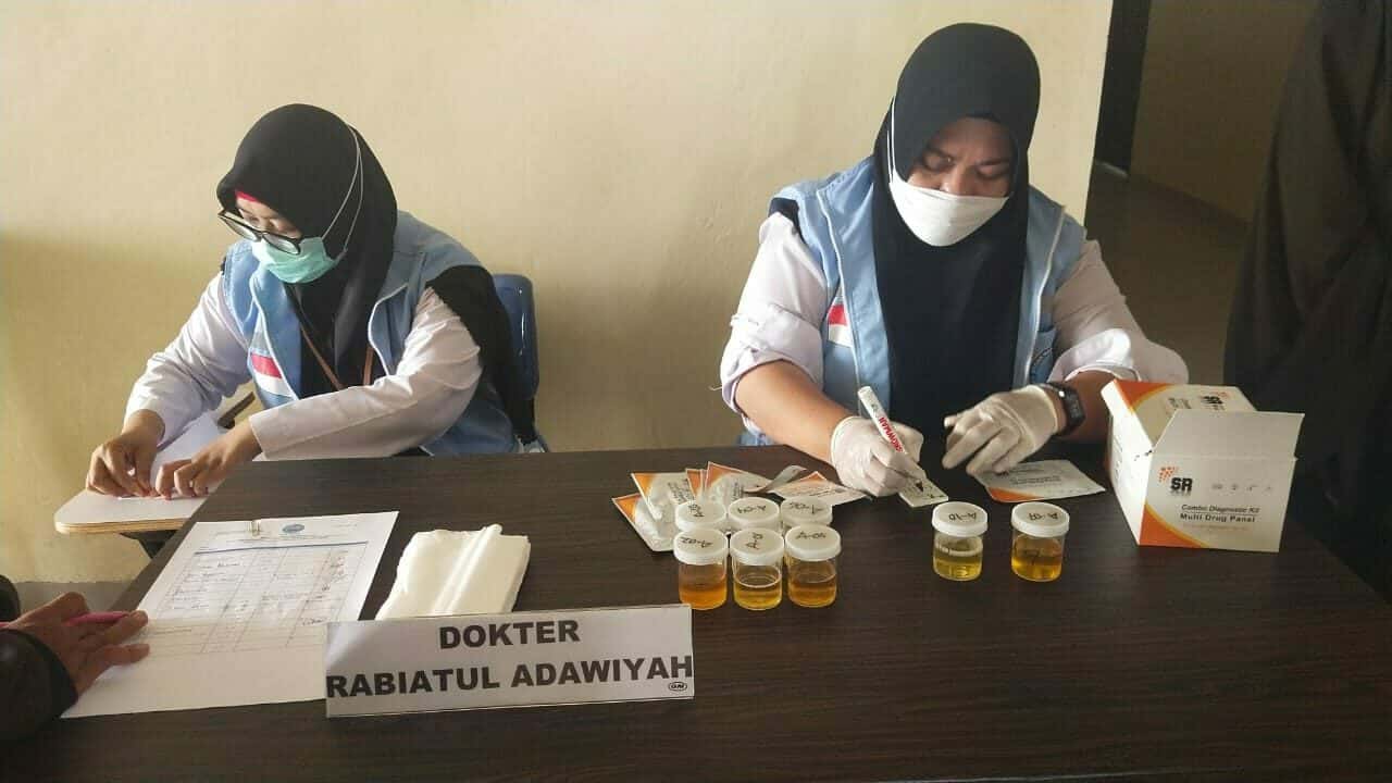 KEGIATAN SCREENING TES ( TES URINE NARKOBA) DALAM MEWUJUDKAN LINGKUNGAN PENDIDIKAN BEBAS NARKOBA PADA CALON WISUDAWAN/I FAKULTAS SYARIAH IAIN KENDARI