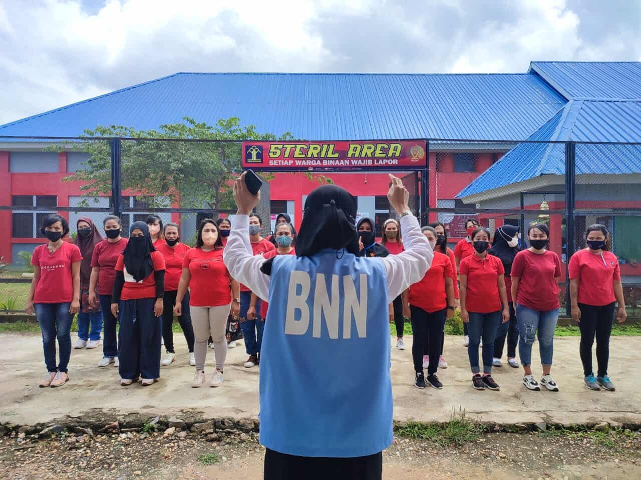 Lapas Perempuan Kelas III Kendari Gelorakan Semangat Anti Narkoba Melalui Mars BNN Lapas Perempuan Kelas III Kendari Gelorakan Semangat Anti Narkoba Melalui Mars BNN